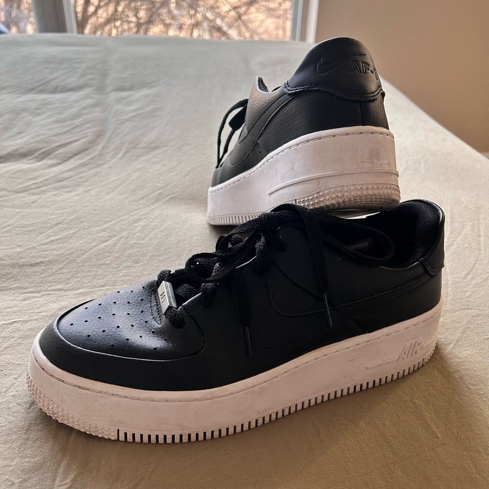 LIKE NEW NIKE AIRFORCE